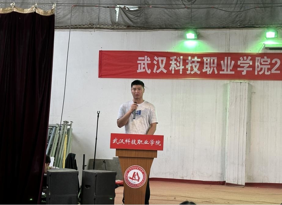 永利官网举办2022-2023学年“五四”表彰大会暨文艺汇演 永利官网举办2022-2023学年“五四”表彰大会暨文艺汇演