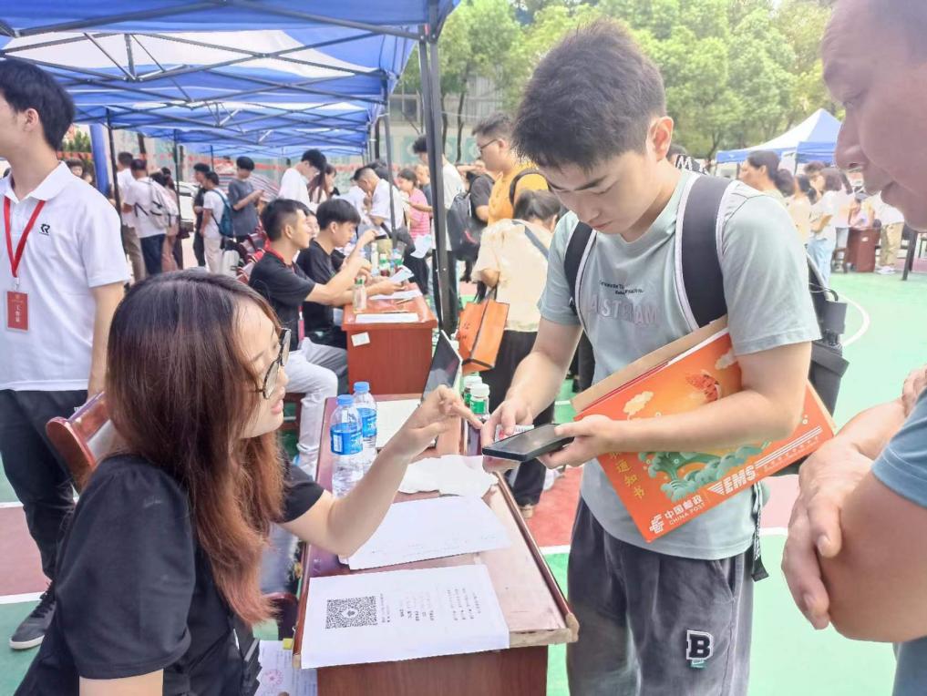 永利官网顺利开展迎接2023级新生报道工作 永利官网顺利开展迎接2023级新生报道工作