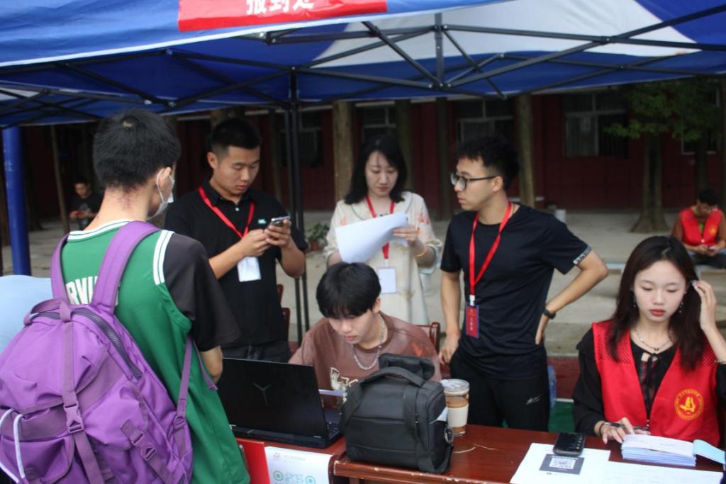 永利官网顺利开展迎接2023级新生报道工作 永利官网顺利开展迎接2023级新生报道工作