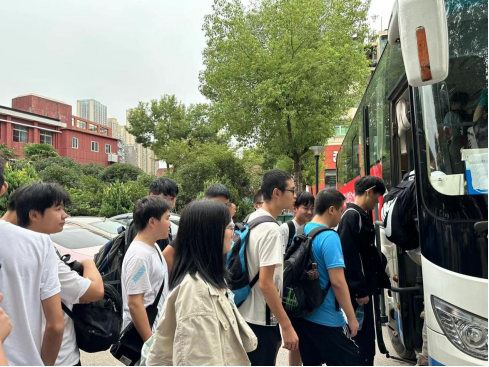 武科职学子开启新征程:永利官网欢送学生赴企业实习就业! 武科职学子开启新征程:永利官网欢送学生赴企业实习就业!