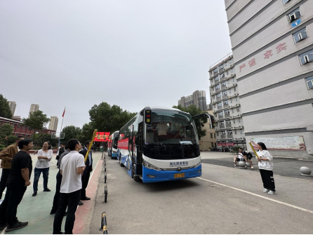 武科职学子开启新征程:永利官网欢送学生赴企业实习就业! 武科职学子开启新征程:永利官网欢送学生赴企业实习就业!