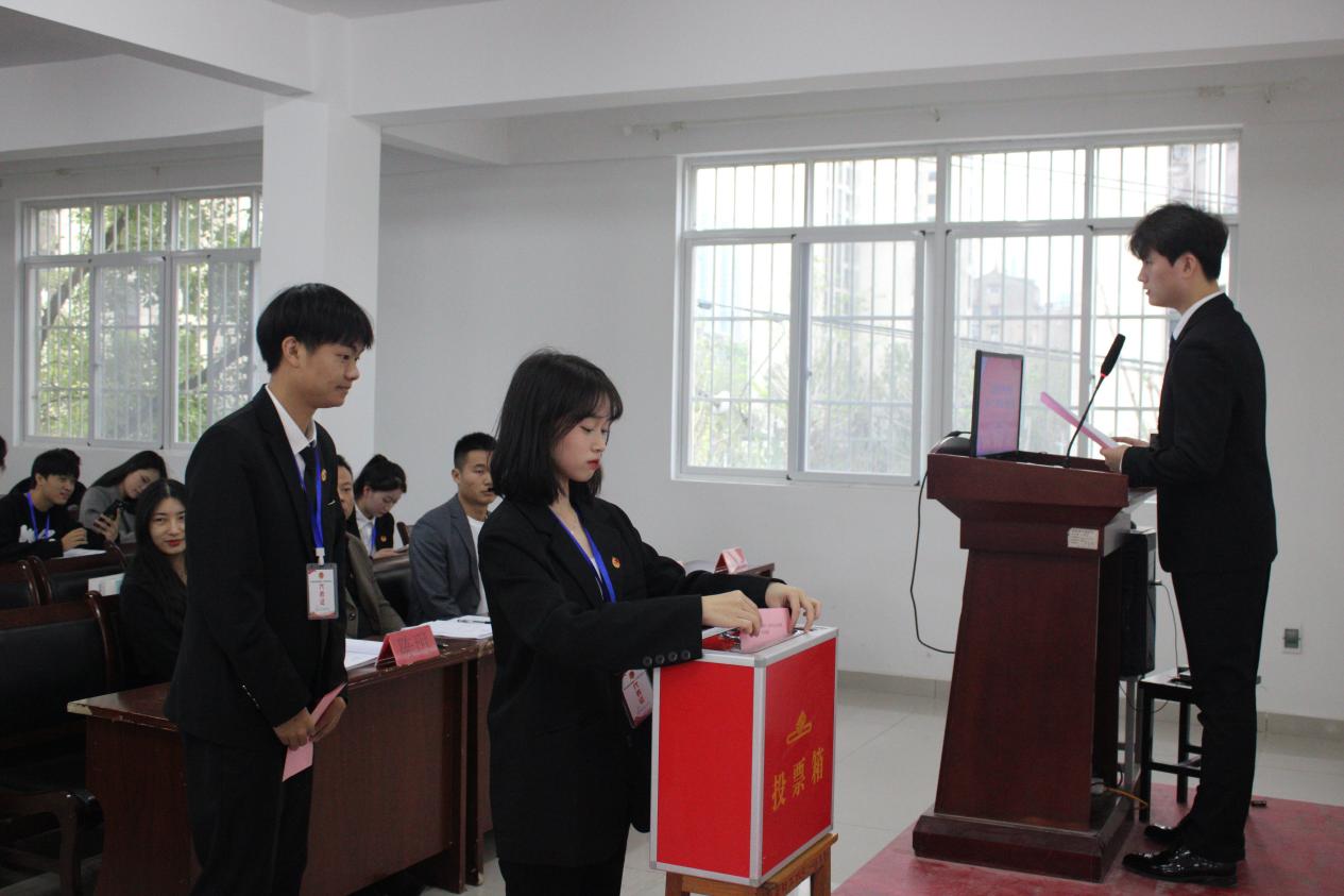 同心聚力学代会 逐梦青春向未来 ——永利官网第十二次学生代表大会胜利召开 同心聚力学代会 逐梦青春向未来 ——永利官网第十二次学生代表大会胜利召开