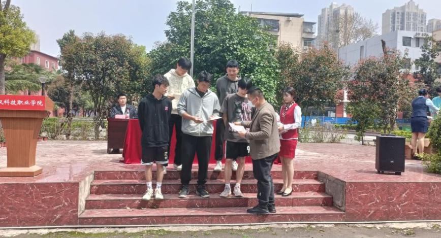 青春“篮”不住,热血不止步 —永利皇宫8858官网第十八届“希望杯”篮球赛闭幕 青春“篮”不住,热血不止步 —永利皇宫8858官网第十八届“希望杯”篮球赛闭幕