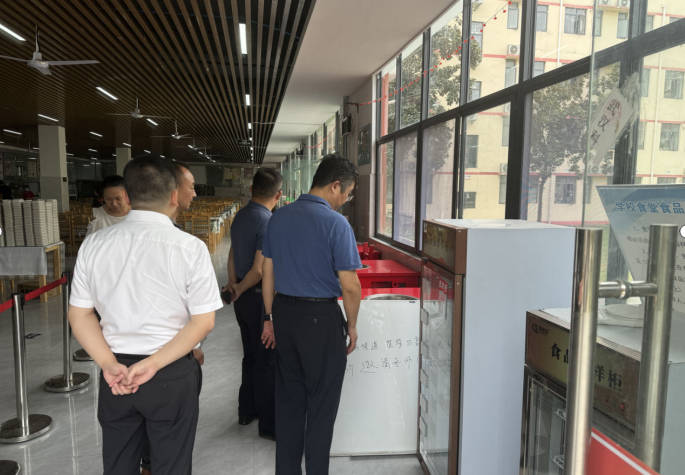 武汉市教育局领导实地指导永利官网开学迎新准备工作 武汉市教育局领导实地指导永利官网开学迎新准备工作