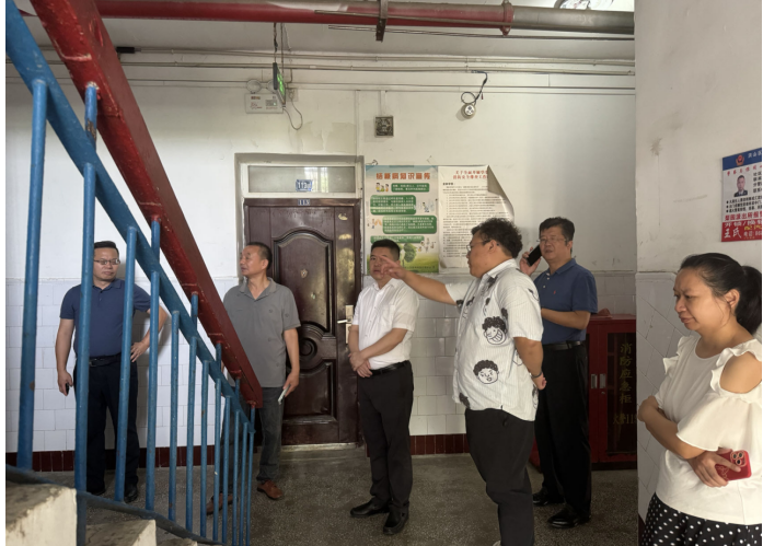 武汉市教育局领导实地指导永利官网开学迎新准备工作 武汉市教育局领导实地指导永利官网开学迎新准备工作