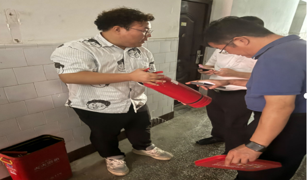 武汉市教育局领导实地指导永利官网开学迎新准备工作 武汉市教育局领导实地指导永利官网开学迎新准备工作