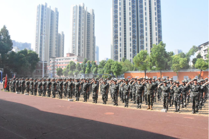 永利皇宫8858官网举行2024级新生开学典礼暨军训结营仪式 永利皇宫8858官网举行2024级新生开学典礼暨军训结营仪式