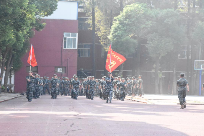 永利皇宫8858官网举行2024级新生开学典礼暨军训结营仪式 永利皇宫8858官网举行2024级新生开学典礼暨军训结营仪式