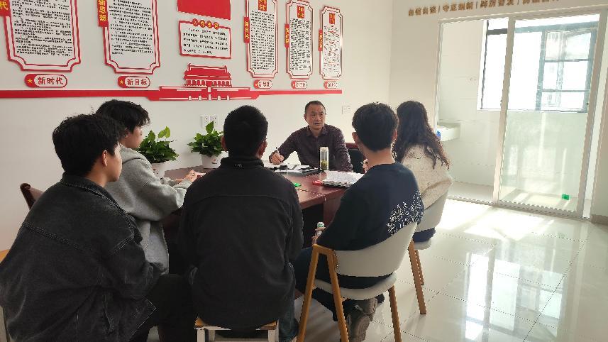 永利皇宫8858官网党委书记进学生社区 践行中央八项规定精神 永利皇宫8858官网党委书记进学生社区 践行中央八项规定精神