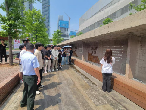 寻迹百年武九,解码匠心传承——永利官网开展四美塘文化公园沉浸式实践活动 寻迹百年武九,解码匠心传承——永利官网开展四美塘文化公园沉浸式实践活动