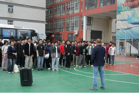 青春盛放 梦想启航——永利官网2023级学生赴美的集团开展岗位实习