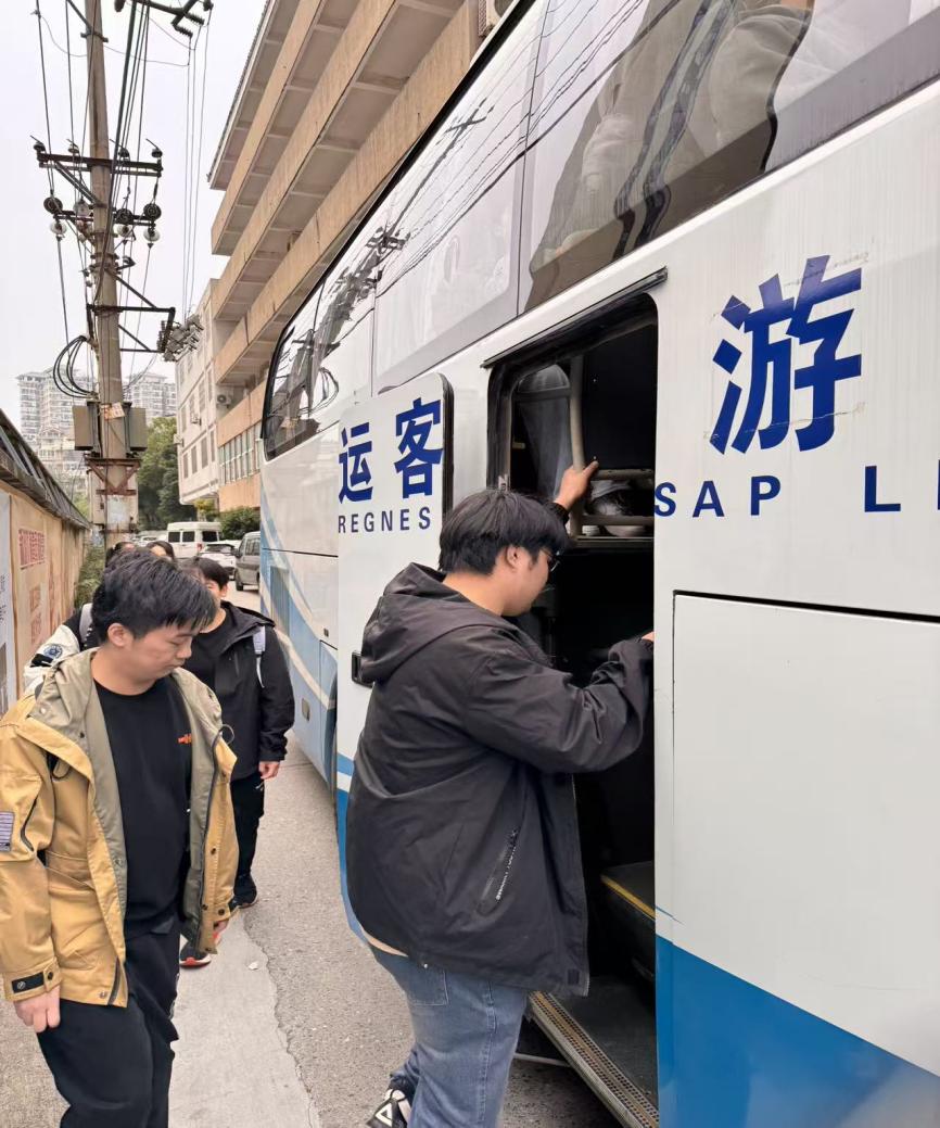 青春盛放 梦想启航——永利皇宫8858官网2023级学生赴武汉华侨城实业发展有限公司开展岗位实习