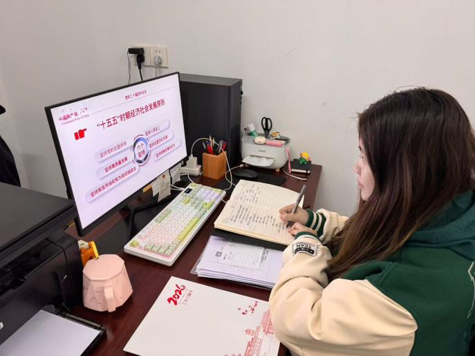 从“领学”到“研学”:永利官网掀起学习宣传贯彻党的二十届四中全会精神热潮 从“领学”到“研学”:永利官网掀起学习宣传贯彻党的二十届四中全会精神热潮