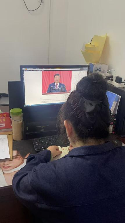 从“领学”到“研学”:永利官网掀起学习宣传贯彻党的二十届四中全会精神热潮 从“领学”到“研学”:永利官网掀起学习宣传贯彻党的二十届四中全会精神热潮