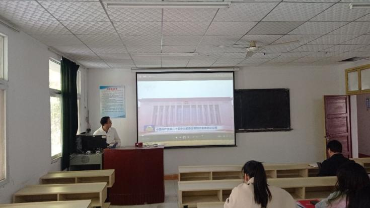 从“领学”到“研学”:永利官网掀起学习宣传贯彻党的二十届四中全会精神热潮 从“领学”到“研学”:永利官网掀起学习宣传贯彻党的二十届四中全会精神热潮