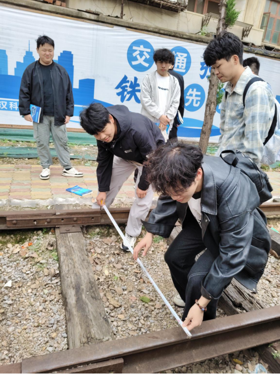 永利官网铁道机车运用与维护专业开展《铁道概论》课程实训活动 永利官网铁道机车运用与维护专业开展《铁道概论》课程实训活动