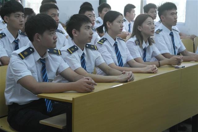 武汉这所职校暑期给学生做“集训”，只为……