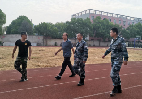 永利官网召开2019级新生军训汇报表演暨总结表彰大会 永利官网召开2019级新生军训汇报表演暨总结表彰大会