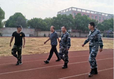 永利官网召开2019级新生军训汇报表演暨总结表彰大会 永利官网召开2019级新生军训汇报表演暨总结表彰大会