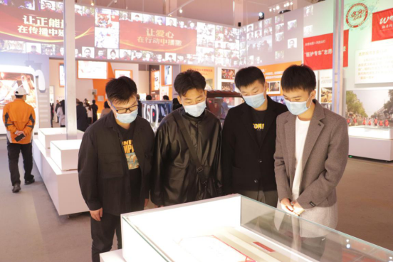 人民至上,生命至上 永利官网组织党员教职工及入党积极分子 到武汉客厅参观抗疫专题展览 人民至上,生命至上 永利官网组织党员教职工及入党积极分子 到武汉客厅参观抗疫专题展览